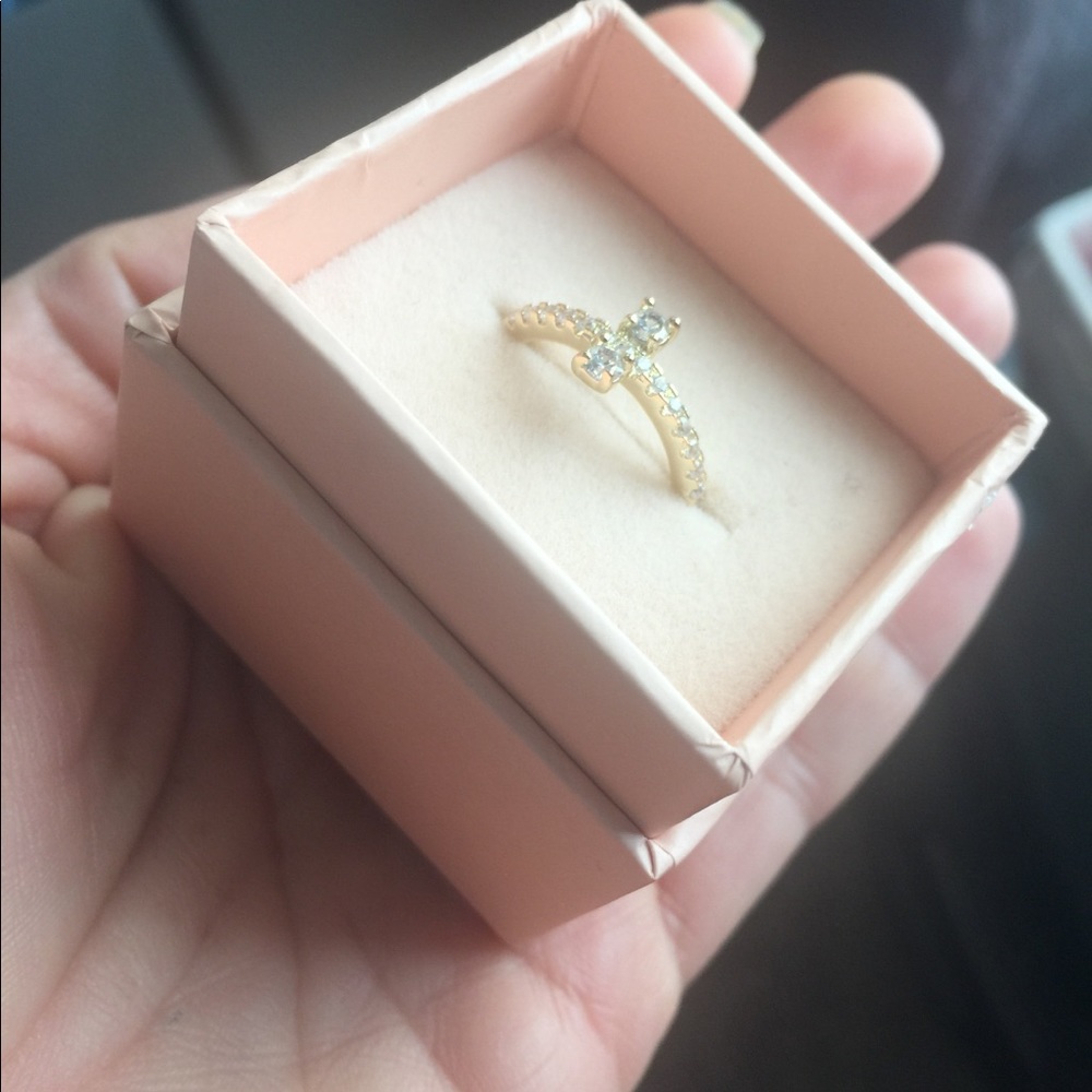 Mid size ring - Picture 2 of 3